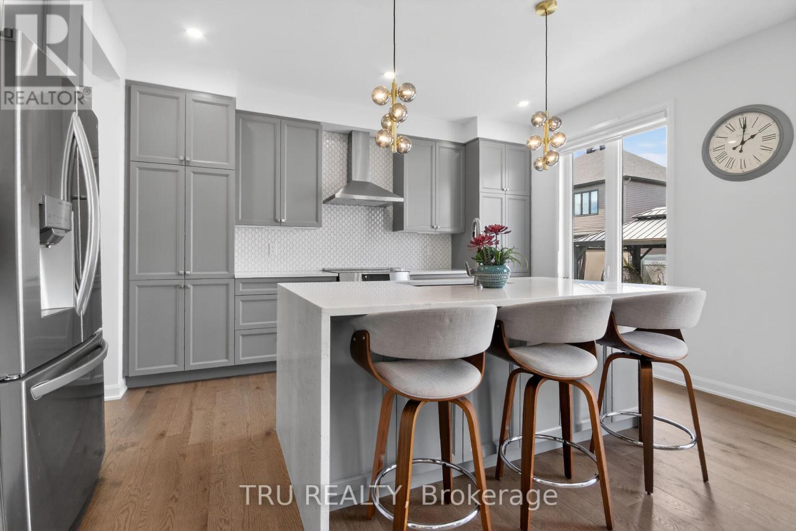 202 Skipper Drive, Ottawa, ON - Indoor Photo Showing Kitchen With Upgraded Kitchen
