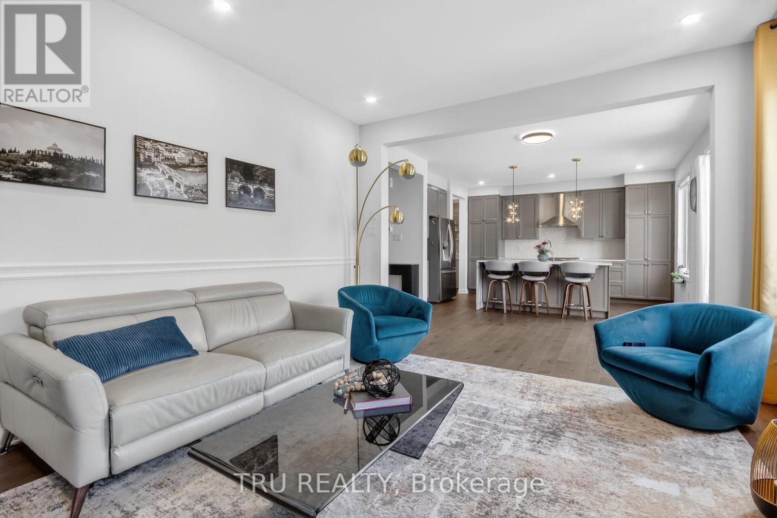 202 Skipper Drive, Ottawa, ON - Indoor Photo Showing Living Room