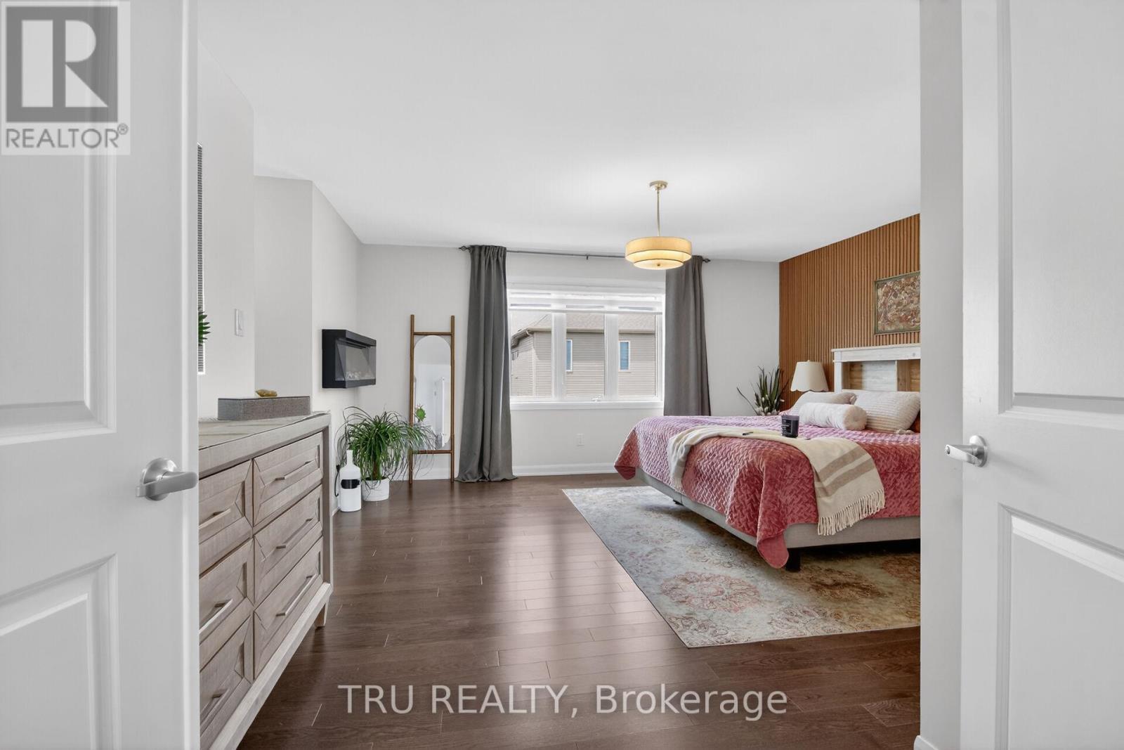 202 Skipper Drive, Ottawa, ON - Indoor Photo Showing Bedroom