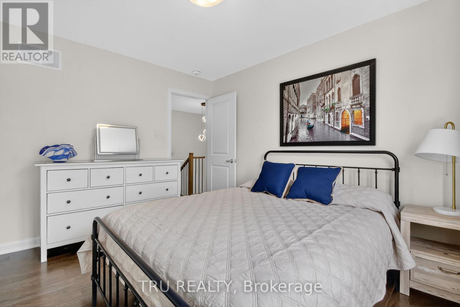202 Skipper Drive, Ottawa, ON - Indoor Photo Showing Bedroom