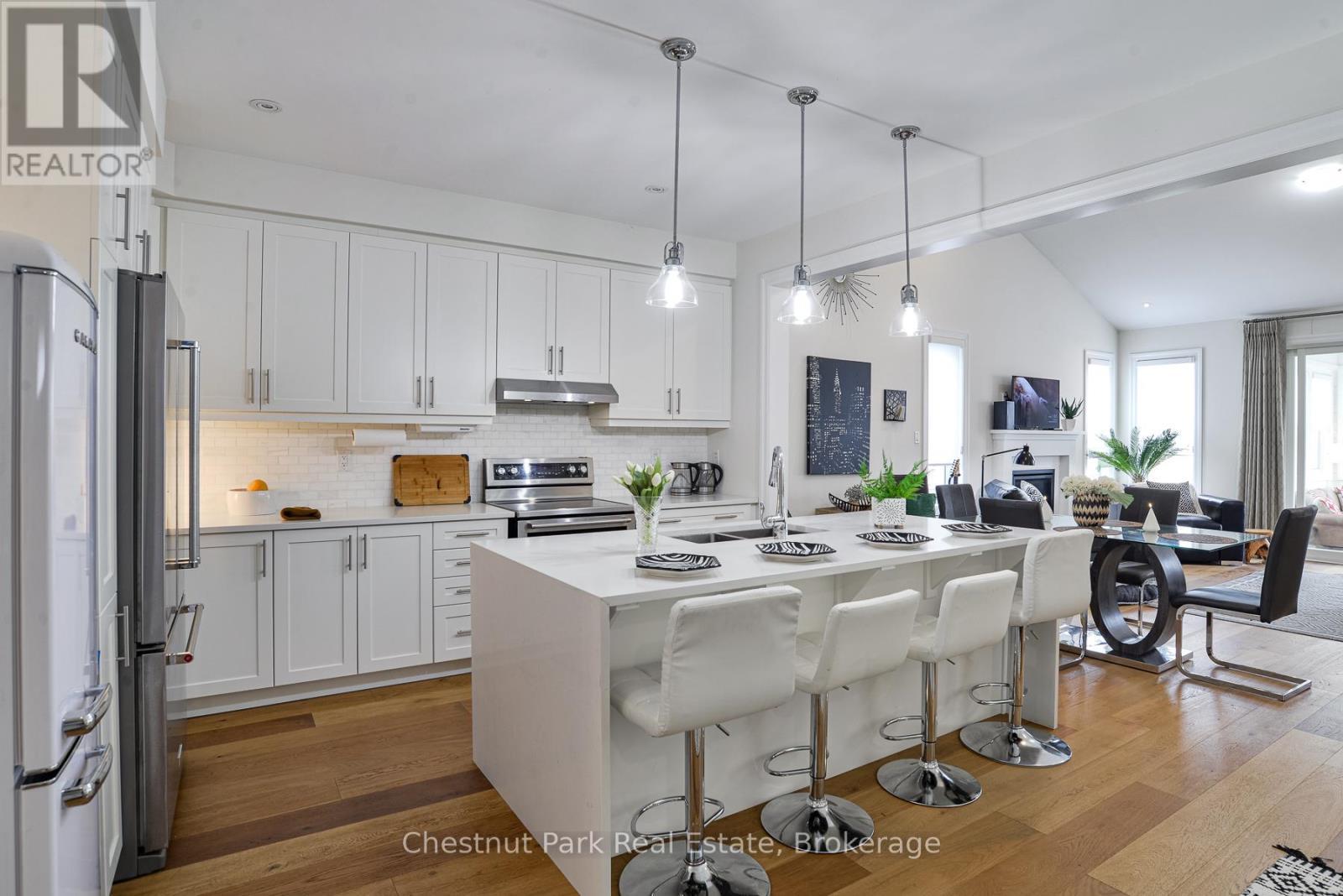 waterfall island design - 5 Hunter Place, Bracebridge (Macaulay), ON - Indoor Photo Showing Kitchen With Upgraded Kitchen