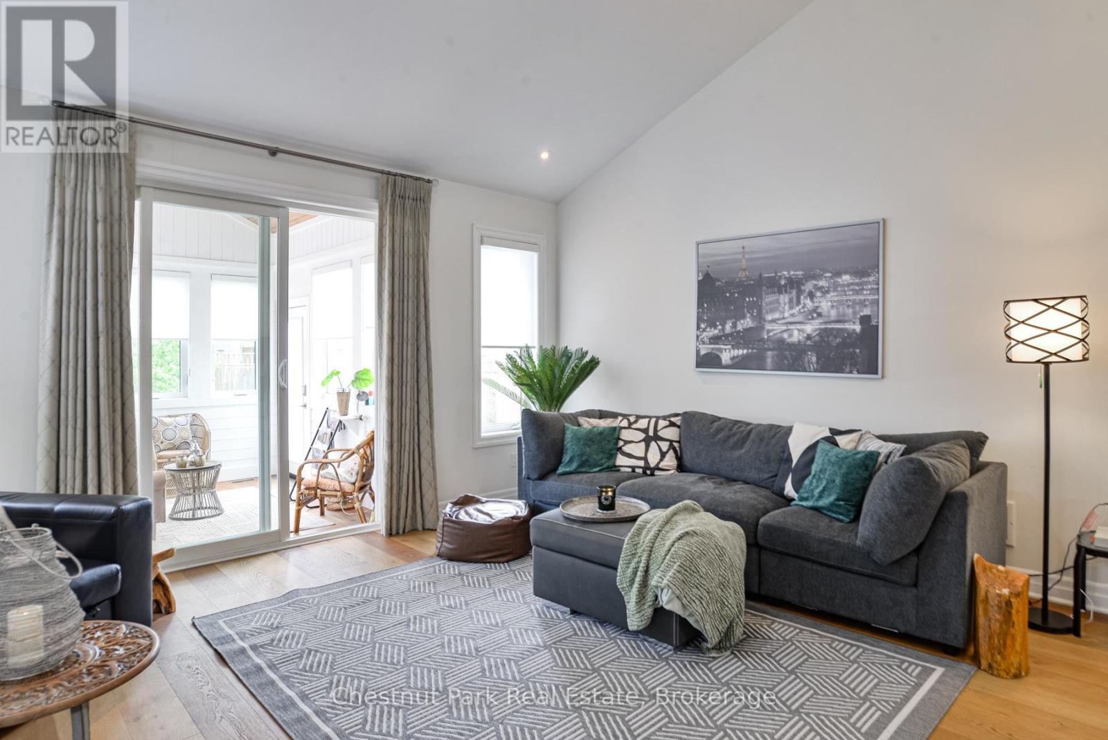 5 Hunter Place, Bracebridge (Macaulay), ON - Indoor Photo Showing Living Room
