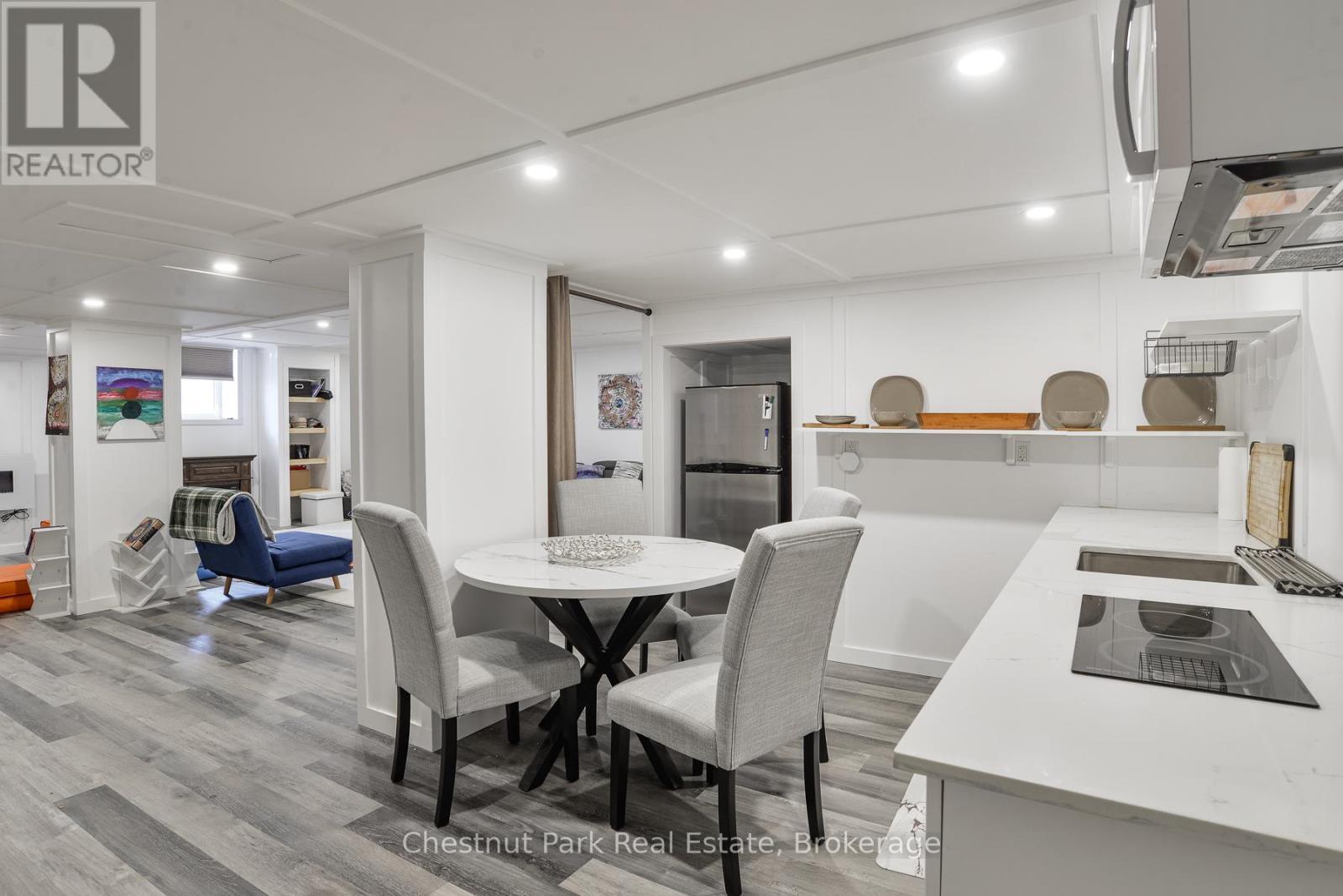 5 Hunter Place, Bracebridge (Macaulay), ON - Indoor Photo Showing Dining Room