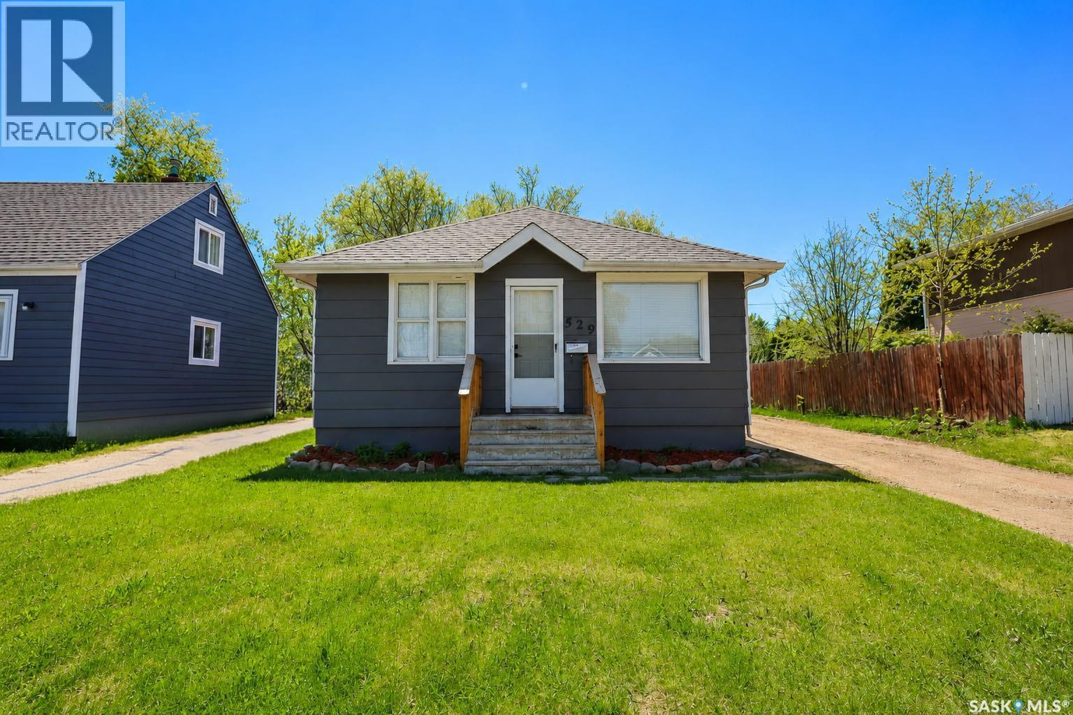 529 20Th Street E, Prince Albert, SK - Outdoor