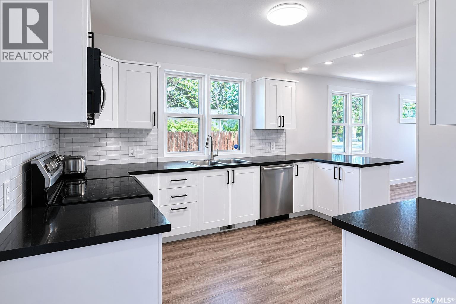 529 20Th Street E, Prince Albert, SK - Indoor Photo Showing Kitchen With Double Sink With Upgraded Kitchen