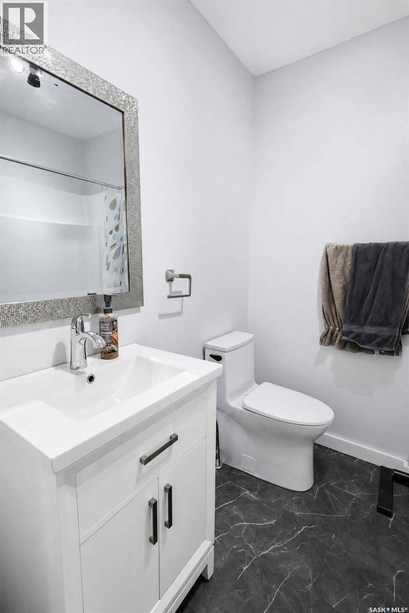 529 20Th Street E, Prince Albert, SK - Indoor Photo Showing Bathroom