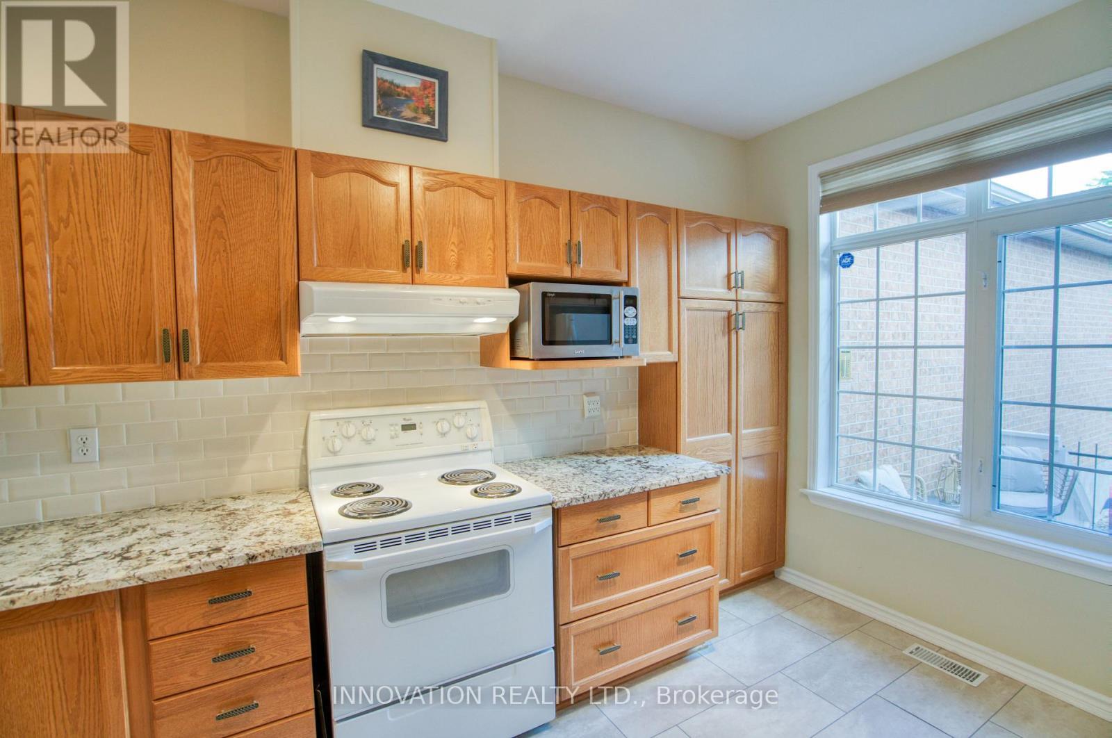 27 Eileen Crescent, Ottawa, ON - Indoor Photo Showing Kitchen
