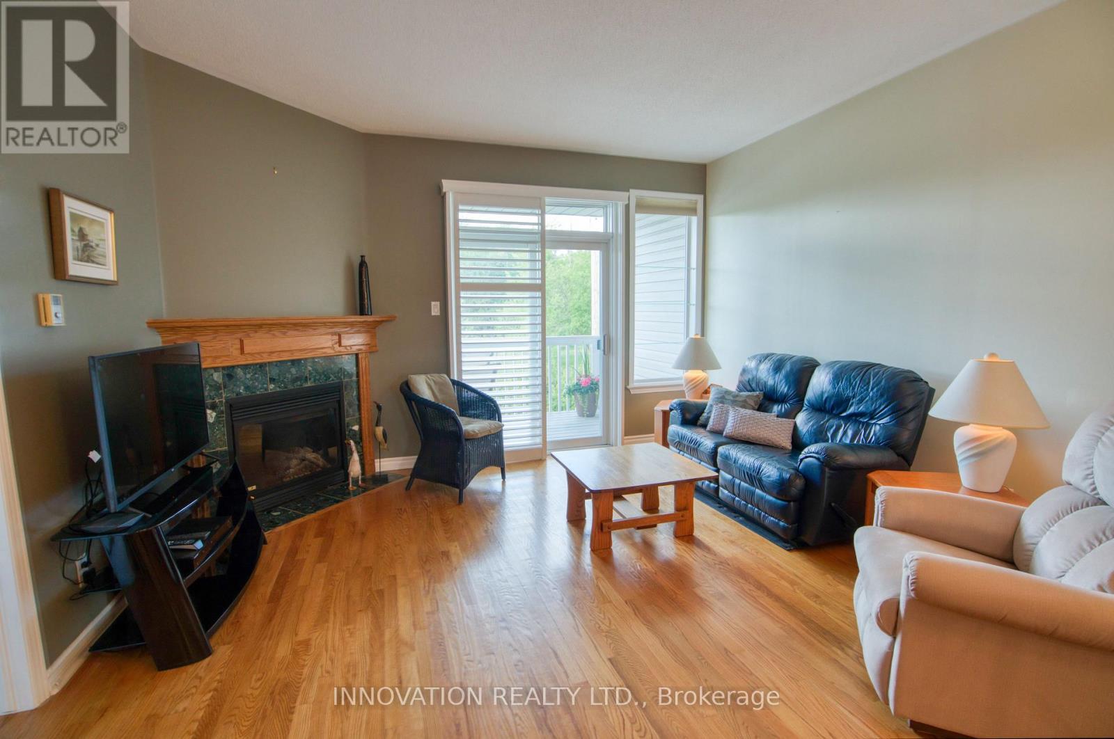 27 Eileen Crescent, Ottawa, ON - Indoor Photo Showing Living Room With Fireplace