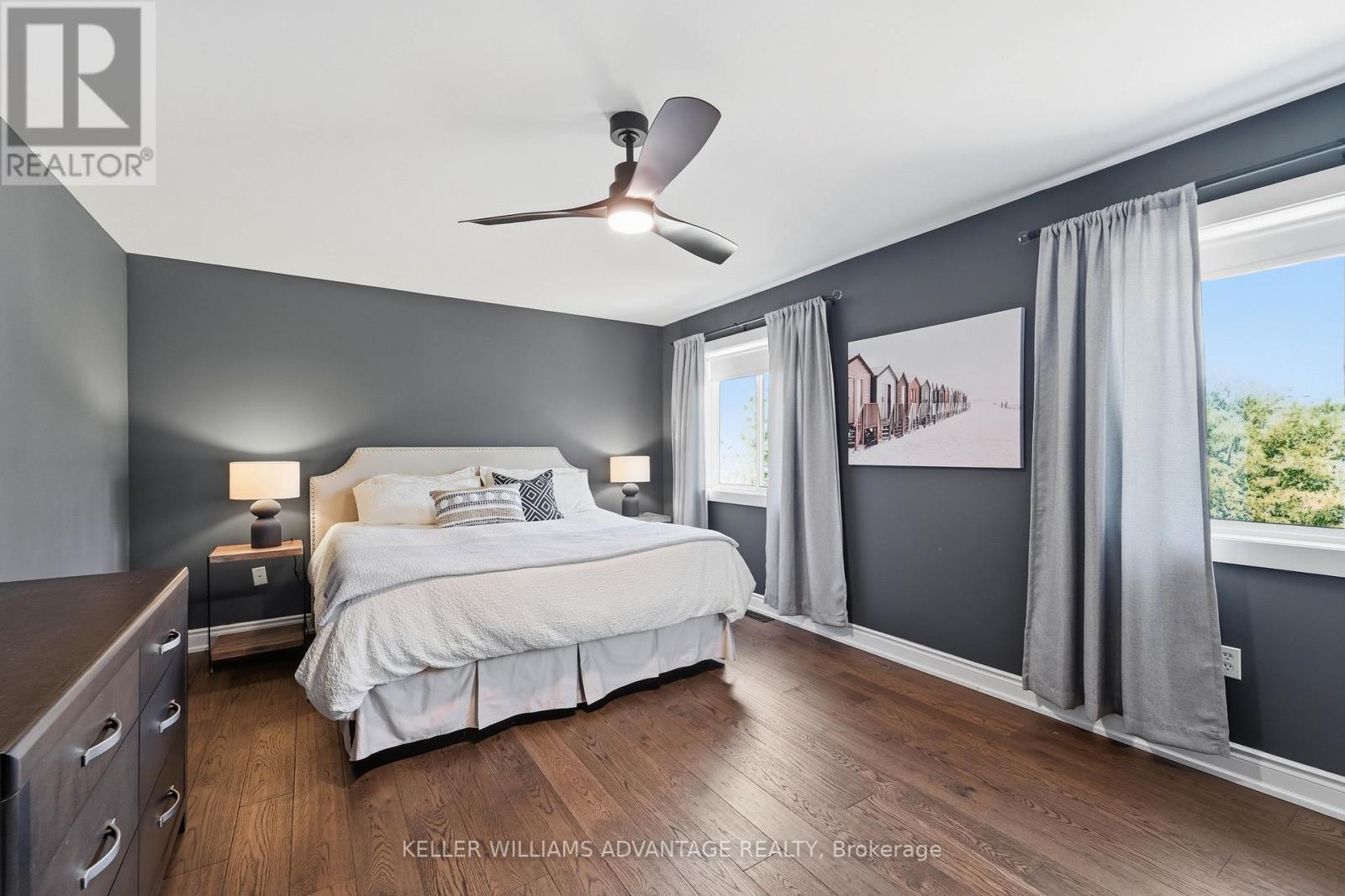 4 Cranberry Lane, Barrie, ON - Indoor Photo Showing Bedroom