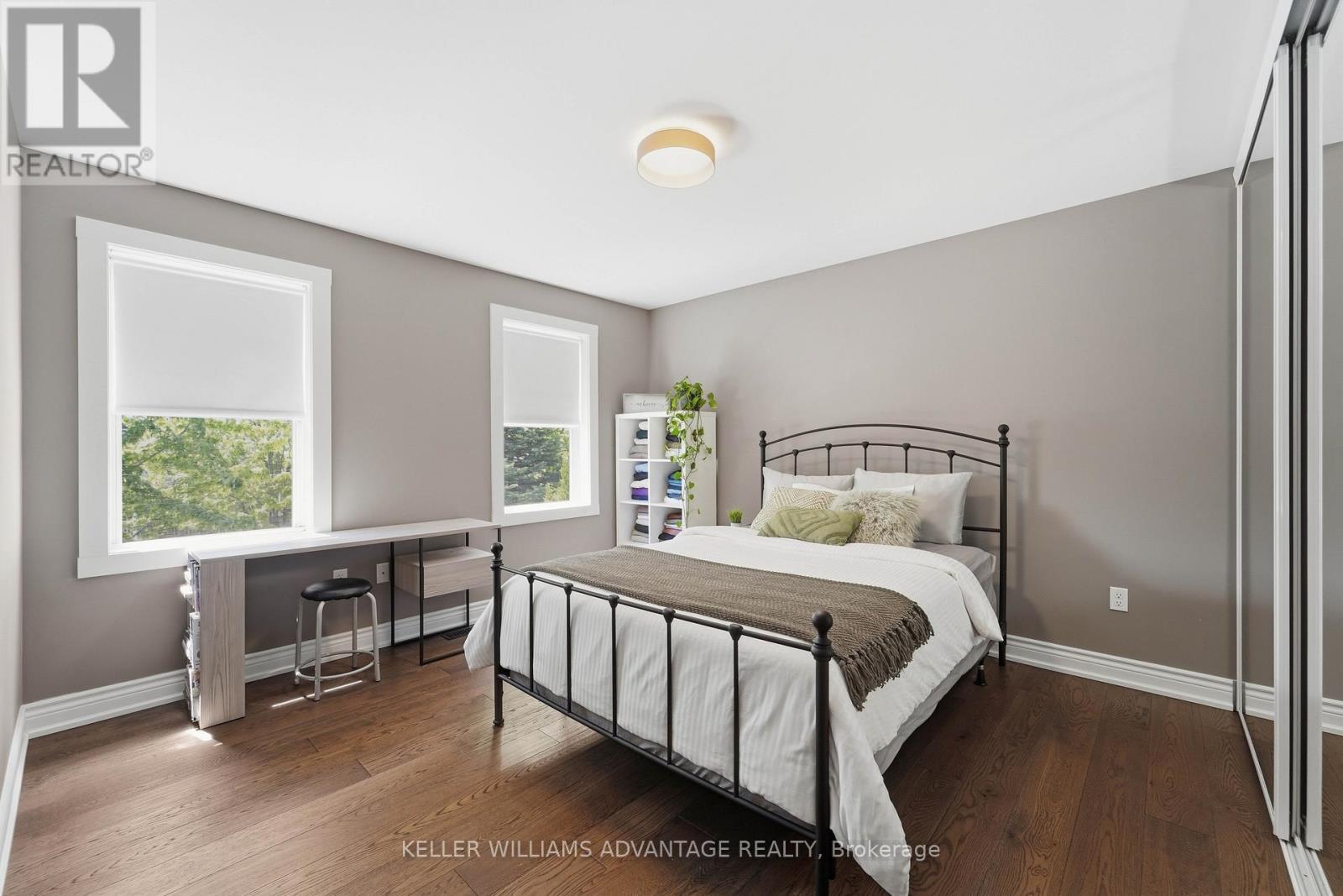 4 Cranberry Lane, Barrie, ON - Indoor Photo Showing Bedroom