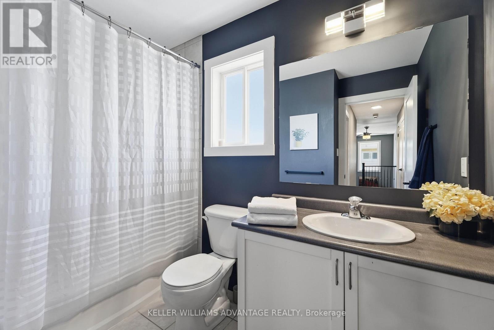 4 Cranberry Lane, Barrie, ON - Indoor Photo Showing Bathroom