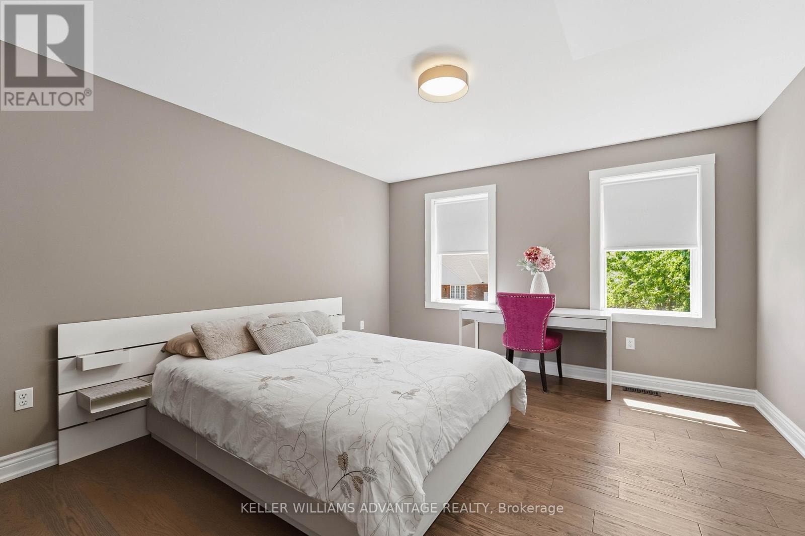 4 Cranberry Lane, Barrie, ON - Indoor Photo Showing Bedroom