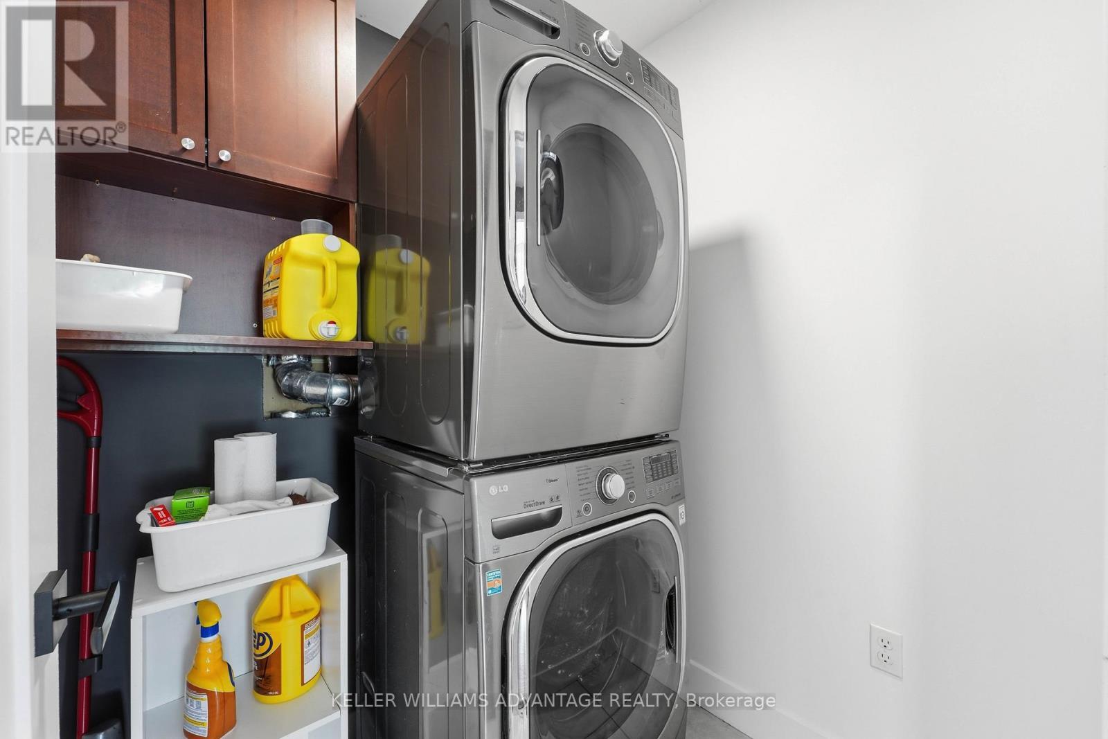 4 Cranberry Lane, Barrie, ON - Indoor Photo Showing Laundry Room