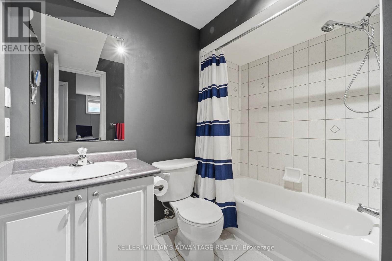4 Cranberry Lane, Barrie, ON - Indoor Photo Showing Bathroom