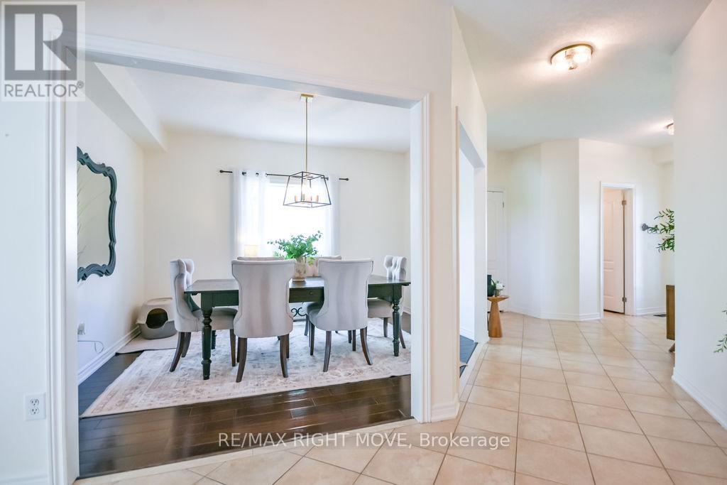 122 Atlantis Drive, Orillia, ON - Indoor Photo Showing Dining Room
