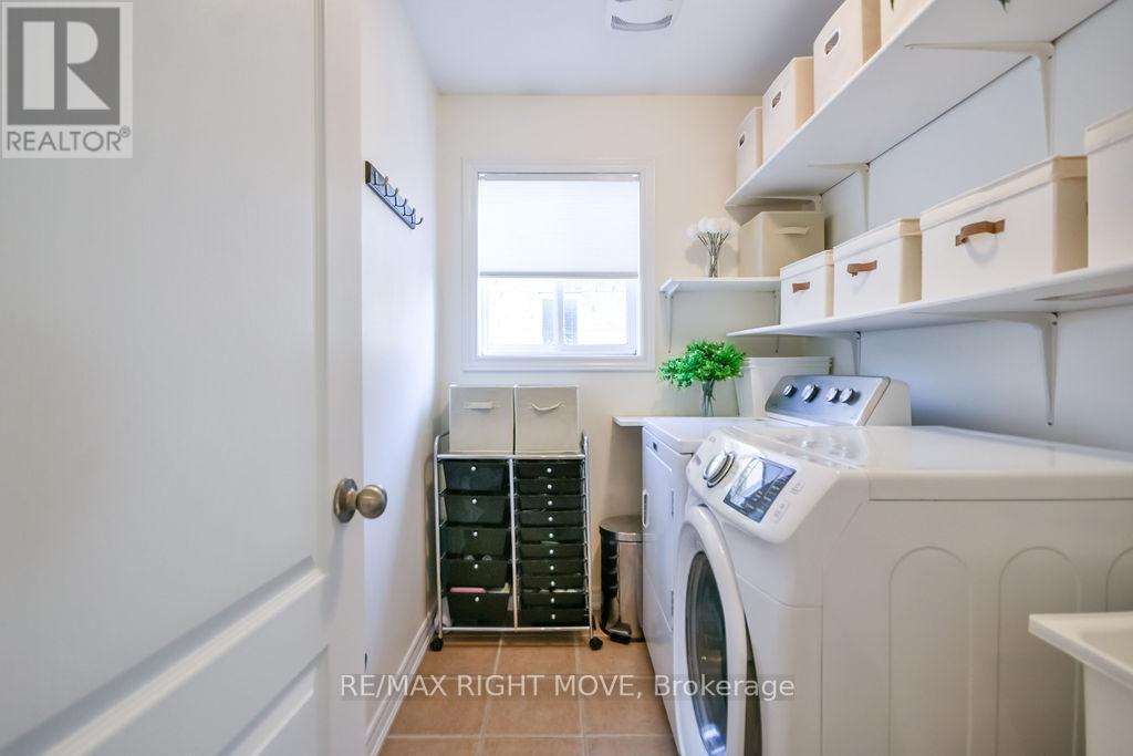 122 Atlantis Drive, Orillia, ON - Indoor Photo Showing Laundry Room
