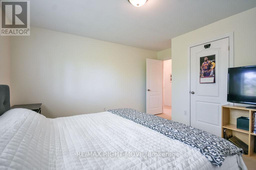 122 Atlantis Drive, Orillia, ON - Indoor Photo Showing Bedroom