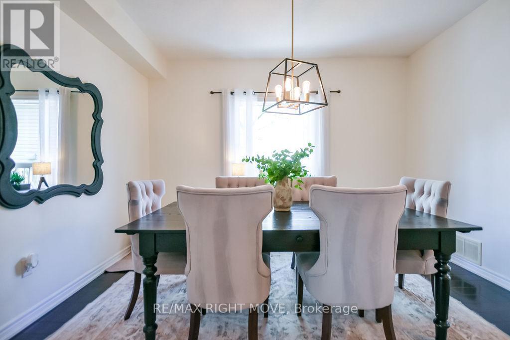 122 Atlantis Drive, Orillia, ON - Indoor Photo Showing Dining Room
