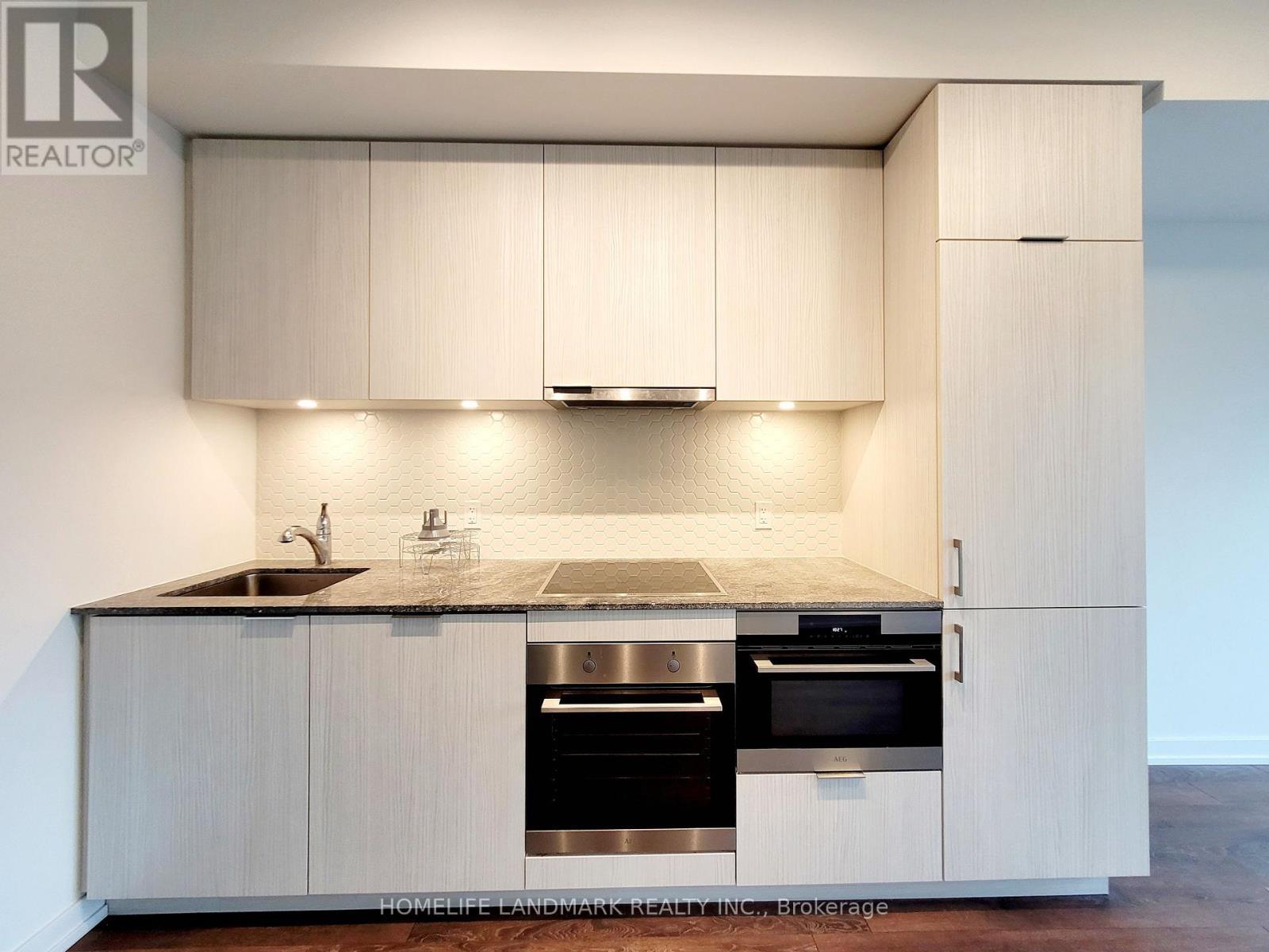 623 - 158 Front Street E, Toronto, ON - Indoor Photo Showing Kitchen