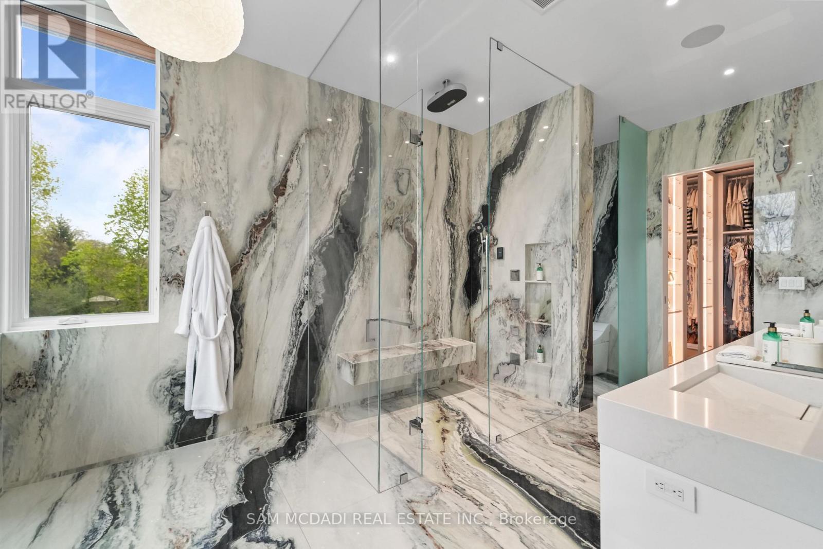 1589 Glenhill Crescent, Mississauga, ON - Indoor Photo Showing Bathroom