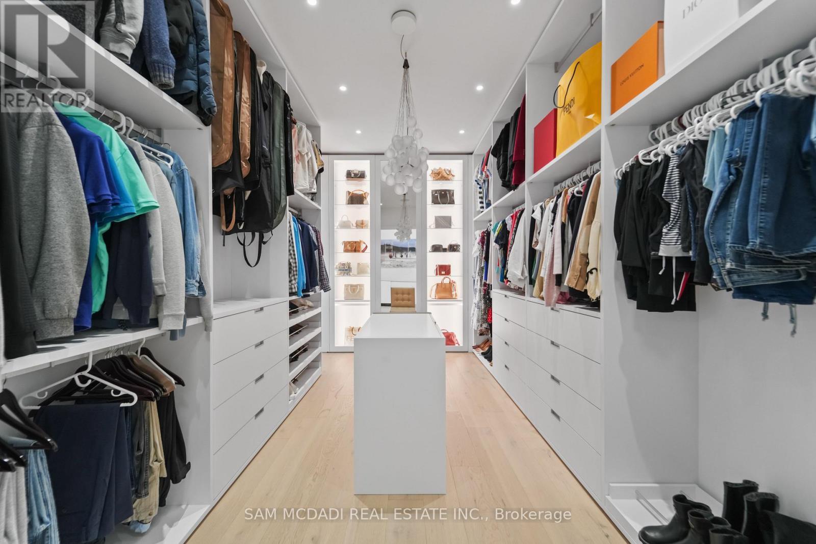 1589 Glenhill Crescent, Mississauga, ON - Indoor With Storage