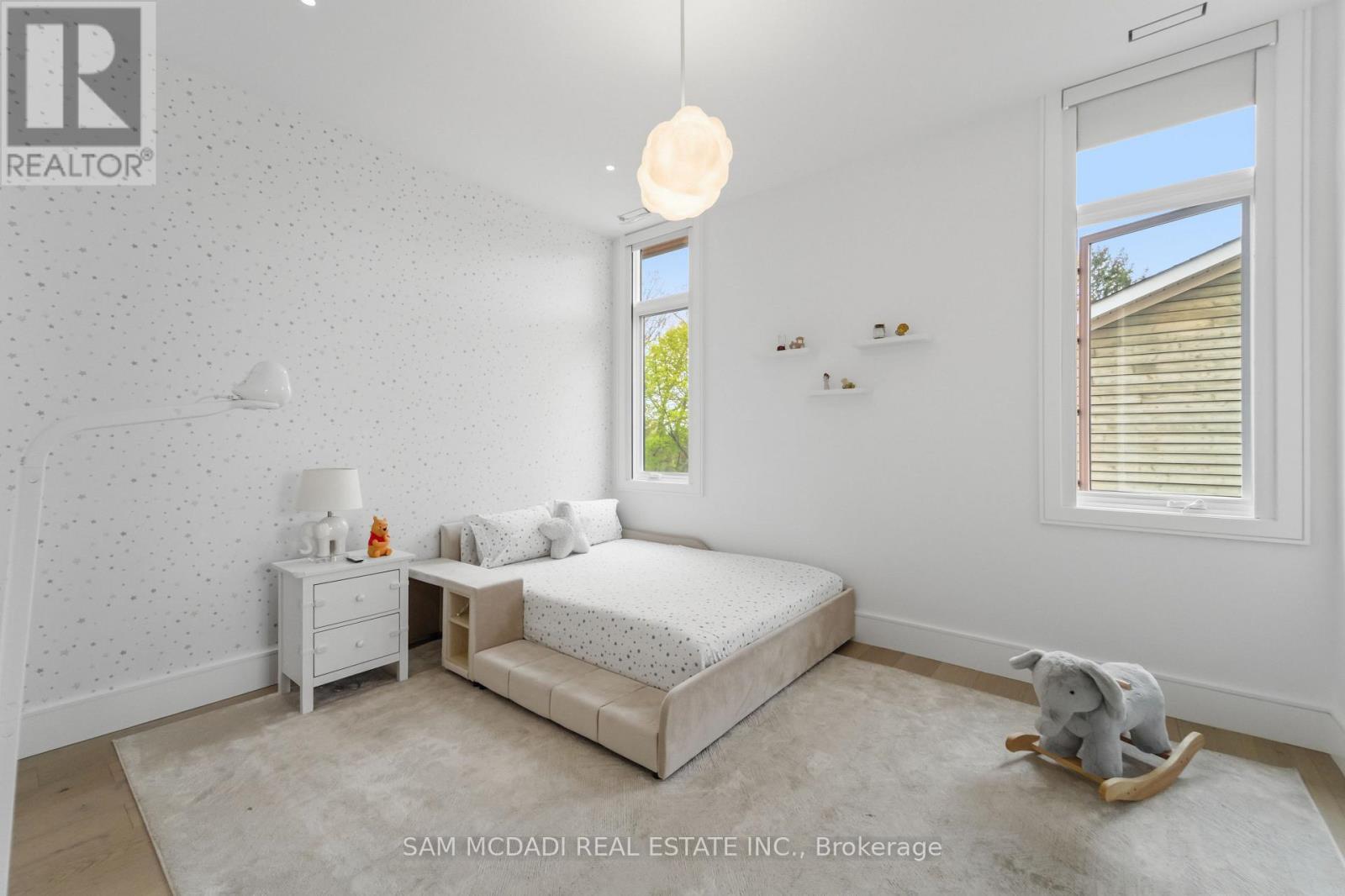 1589 Glenhill Crescent, Mississauga, ON - Indoor Photo Showing Bedroom