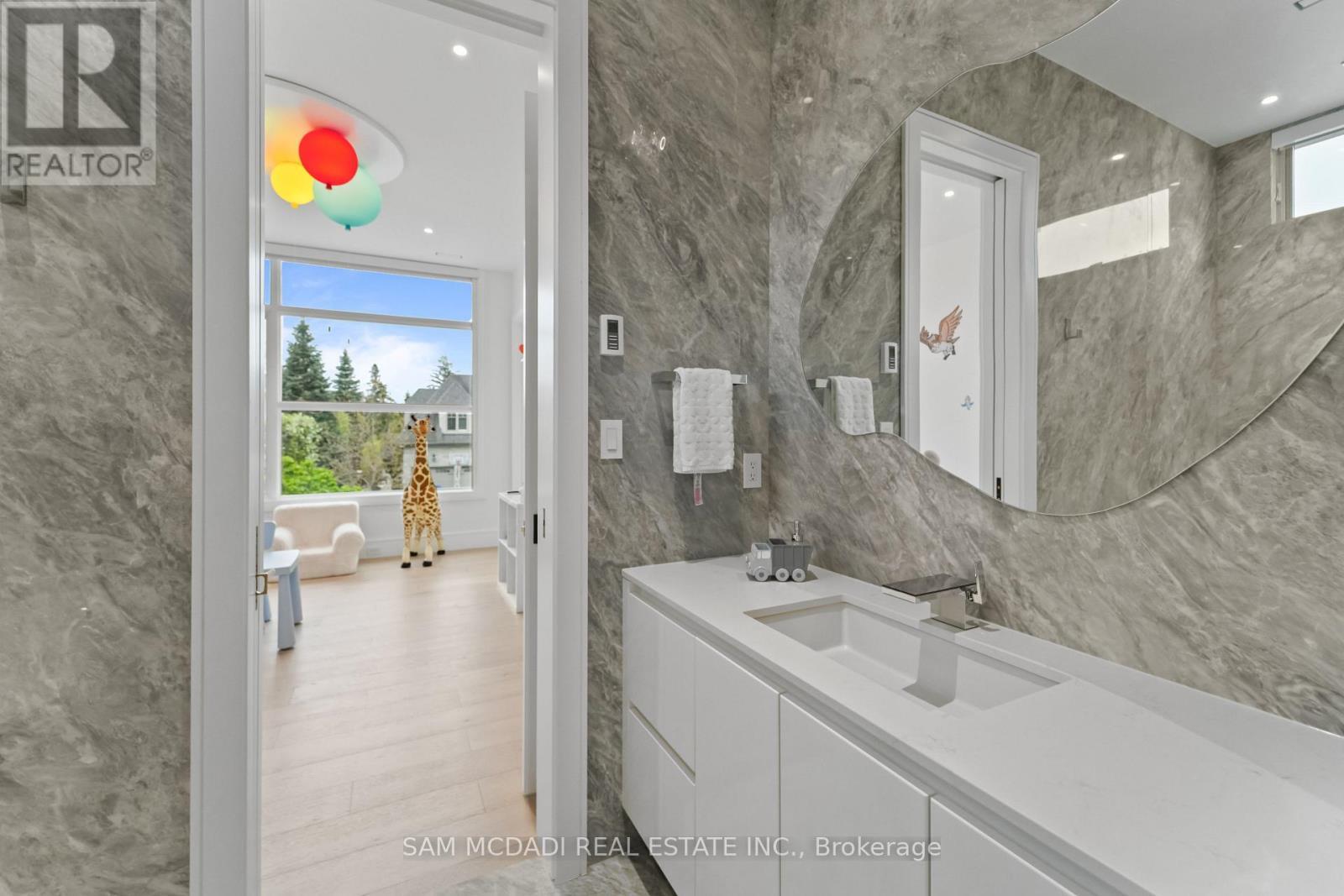 1589 Glenhill Crescent, Mississauga, ON - Indoor Photo Showing Bathroom