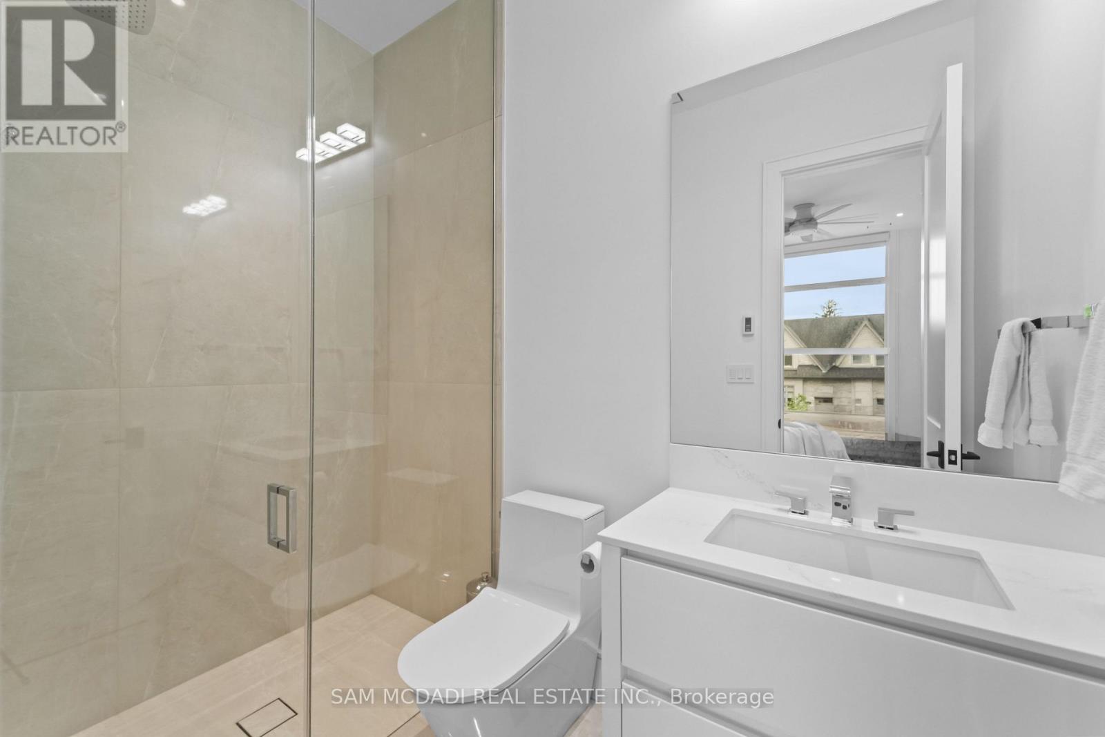 1589 Glenhill Crescent, Mississauga, ON - Indoor Photo Showing Bathroom
