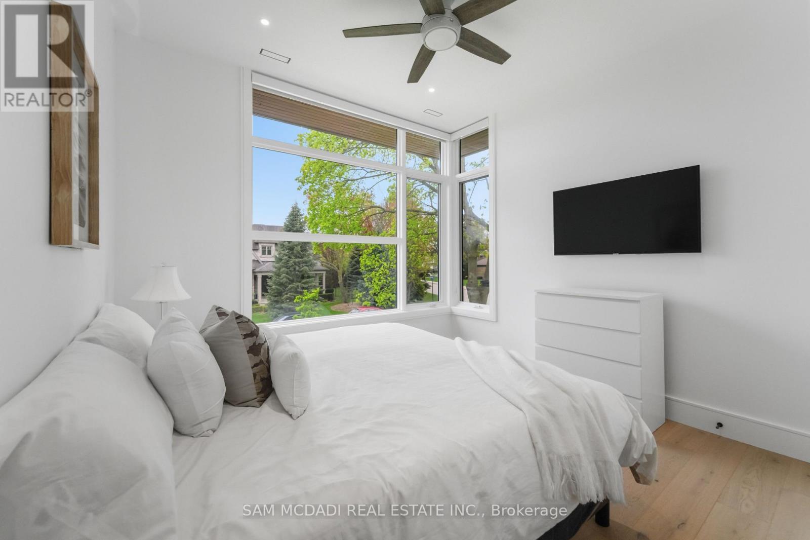 1589 Glenhill Crescent, Mississauga, ON - Indoor Photo Showing Bedroom