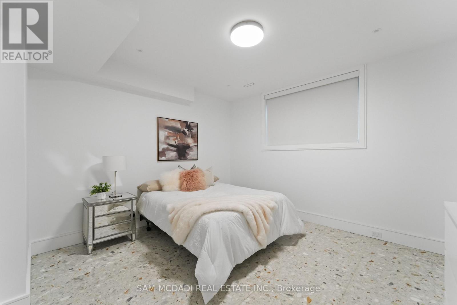 1589 Glenhill Crescent, Mississauga, ON - Indoor Photo Showing Bedroom