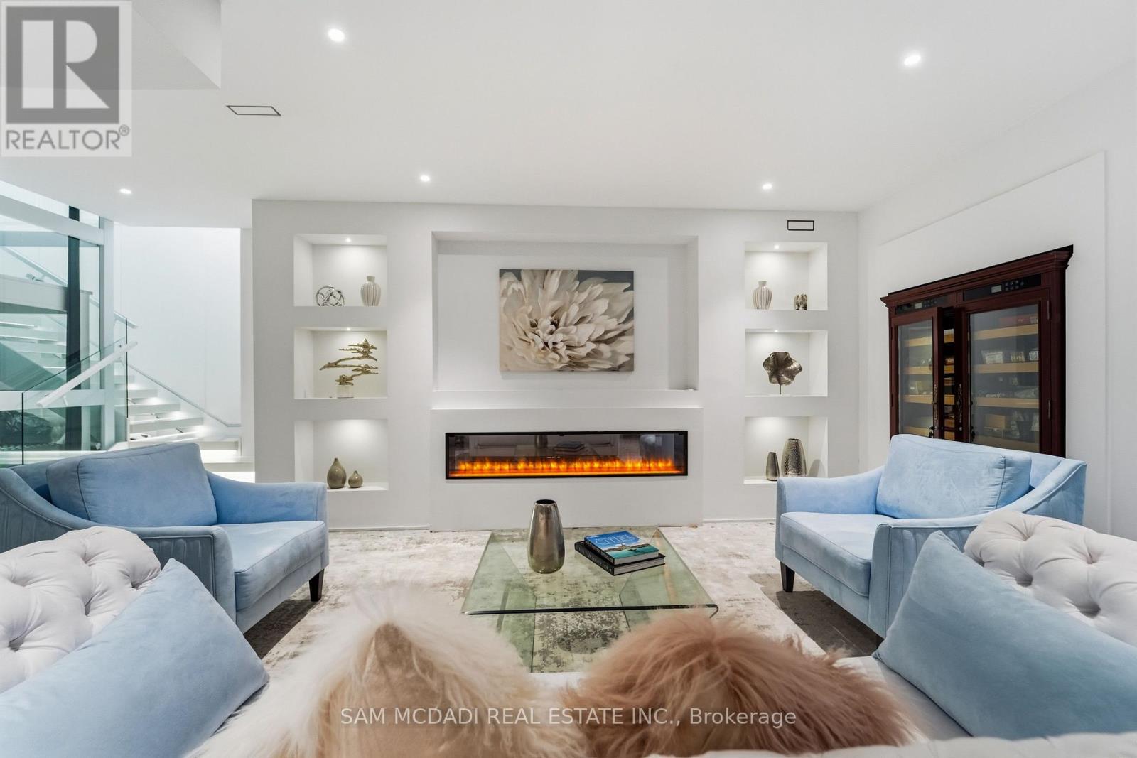1589 Glenhill Crescent, Mississauga, ON - Indoor Photo Showing Living Room With Fireplace