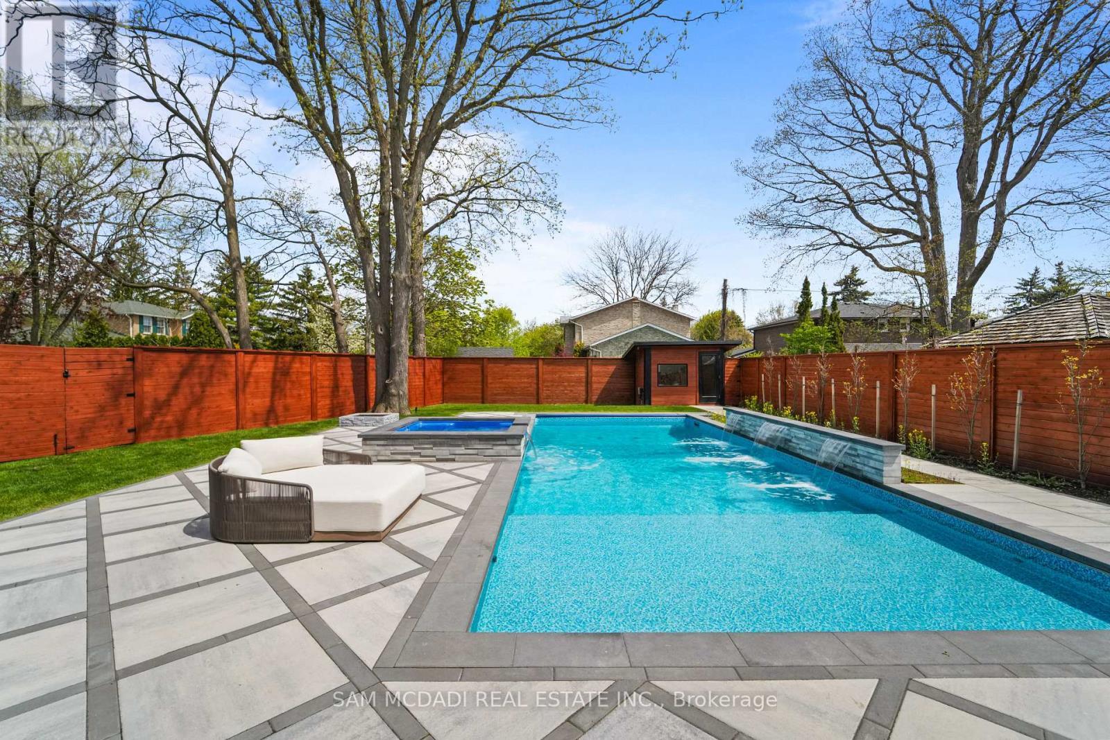 1589 Glenhill Crescent, Mississauga, ON - Outdoor With In Ground Pool With Backyard