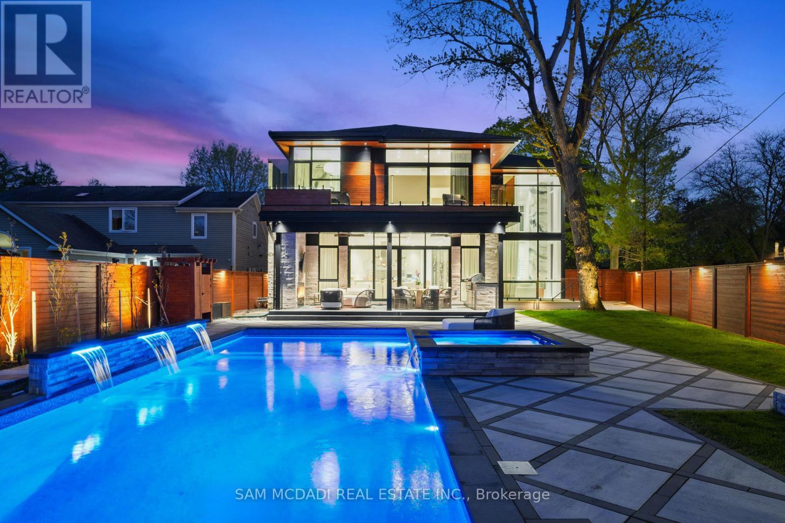 1589 Glenhill Crescent, Mississauga, ON - Outdoor With In Ground Pool