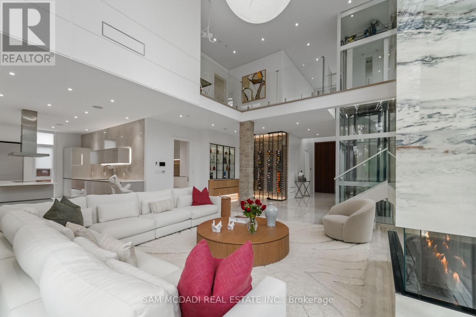 1589 Glenhill Crescent, Mississauga, ON - Indoor Photo Showing Living Room