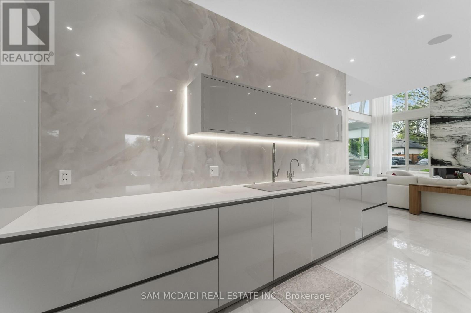 1589 Glenhill Crescent, Mississauga, ON - Indoor Photo Showing Kitchen