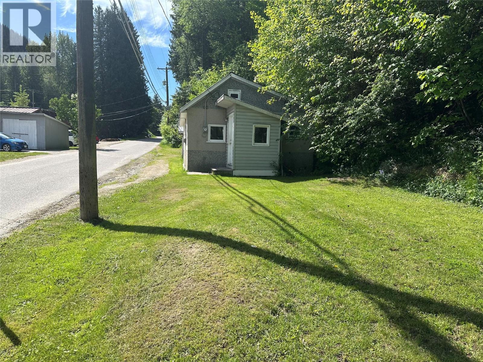 2404 Perrier Road, Nelson, BC - Outdoor