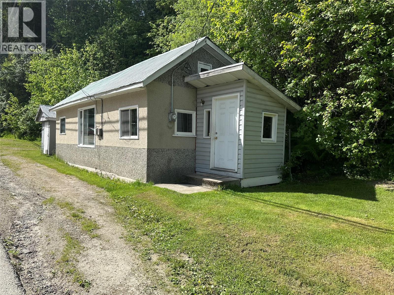2404 Perrier Road, Nelson, BC - Outdoor