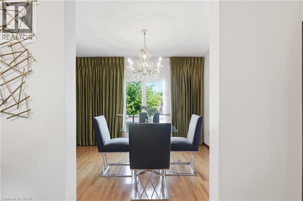 64 Eastbury Drive, Stoney Creek, ON - Indoor Photo Showing Dining Room