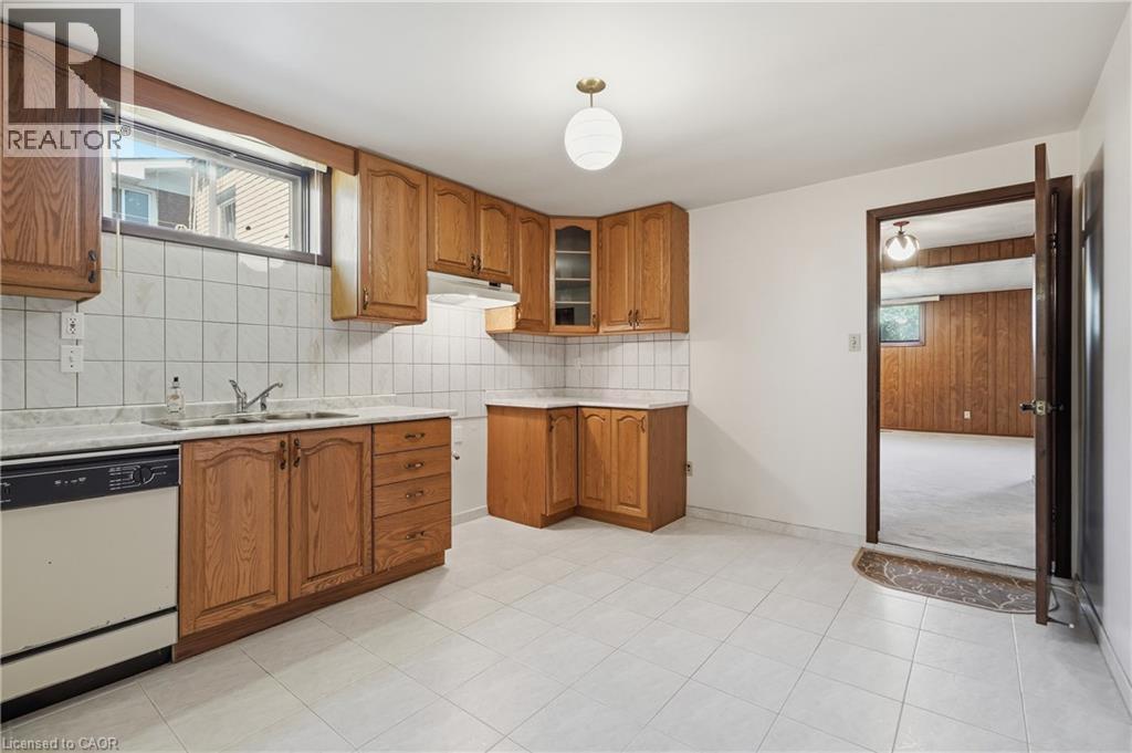 64 Eastbury Drive, Stoney Creek, ON - Indoor Photo Showing Kitchen With Double Sink