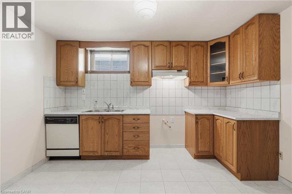 64 Eastbury Drive, Stoney Creek, ON - Indoor Photo Showing Kitchen With Double Sink