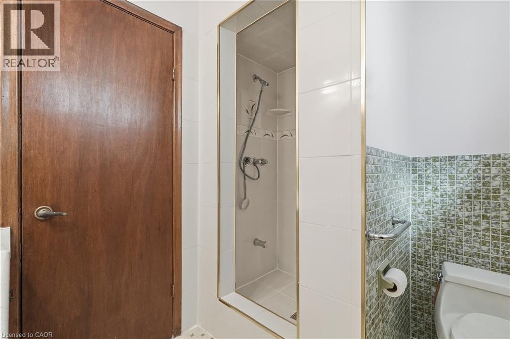 64 Eastbury Drive, Stoney Creek, ON - Indoor Photo Showing Bathroom