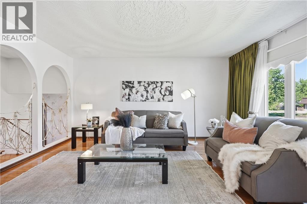 64 Eastbury Drive, Stoney Creek, ON - Indoor Photo Showing Living Room