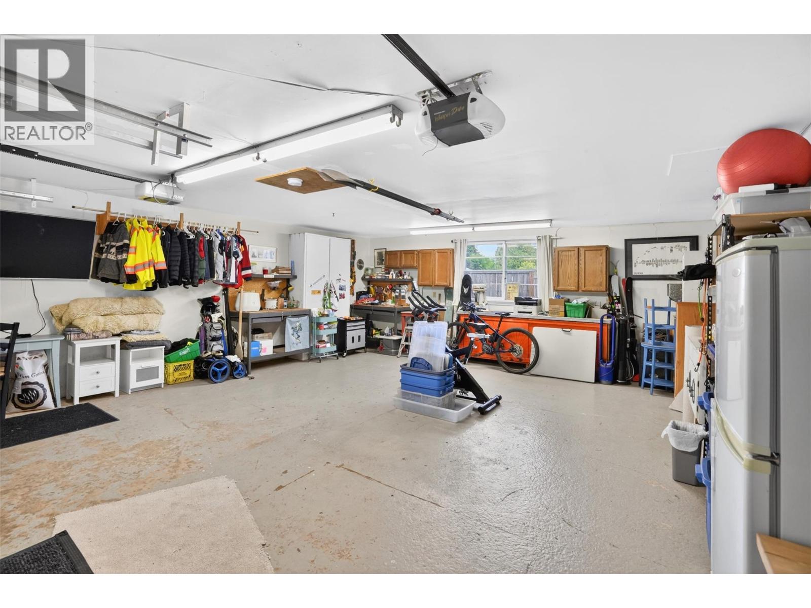8110 & 8120 Busk Road, Balfour, BC - Indoor Photo Showing Garage