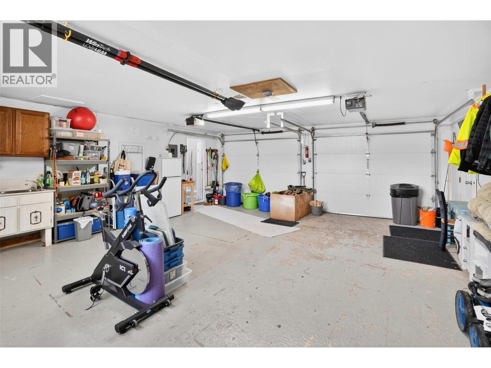 8110 & 8120 Busk Road, Balfour, BC - Indoor Photo Showing Garage