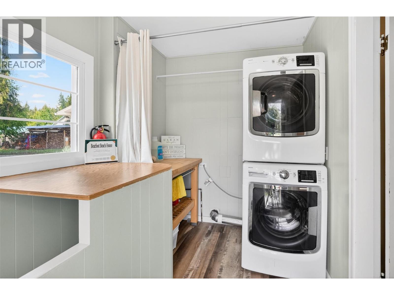 8110 & 8120 Busk Road, Balfour, BC - Indoor Photo Showing Laundry Room
