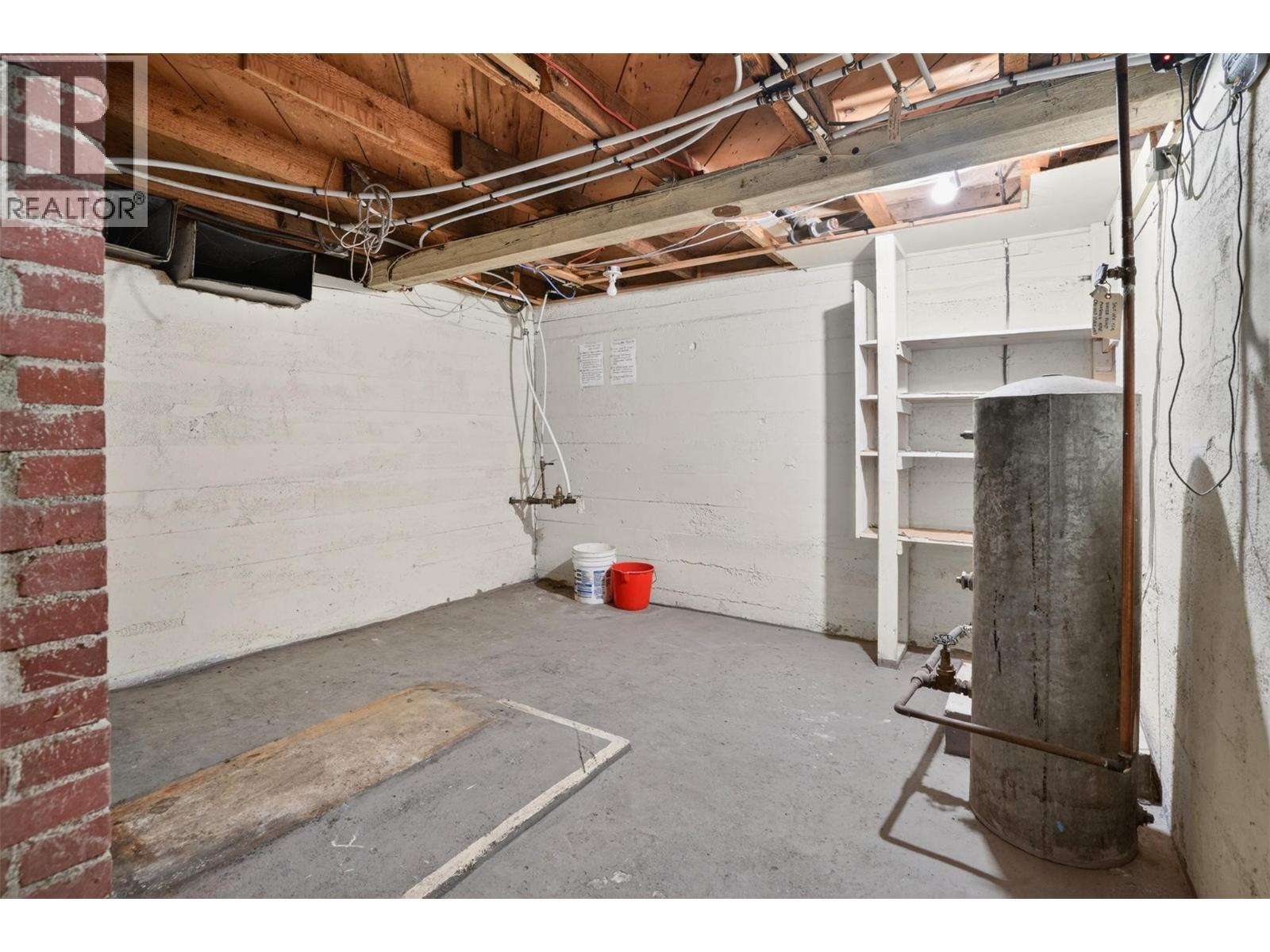 8110 & 8120 Busk Road, Balfour, BC - Indoor Photo Showing Other Room