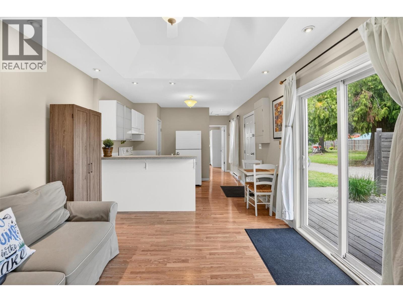 8110 & 8120 Busk Road, Balfour, BC - Indoor