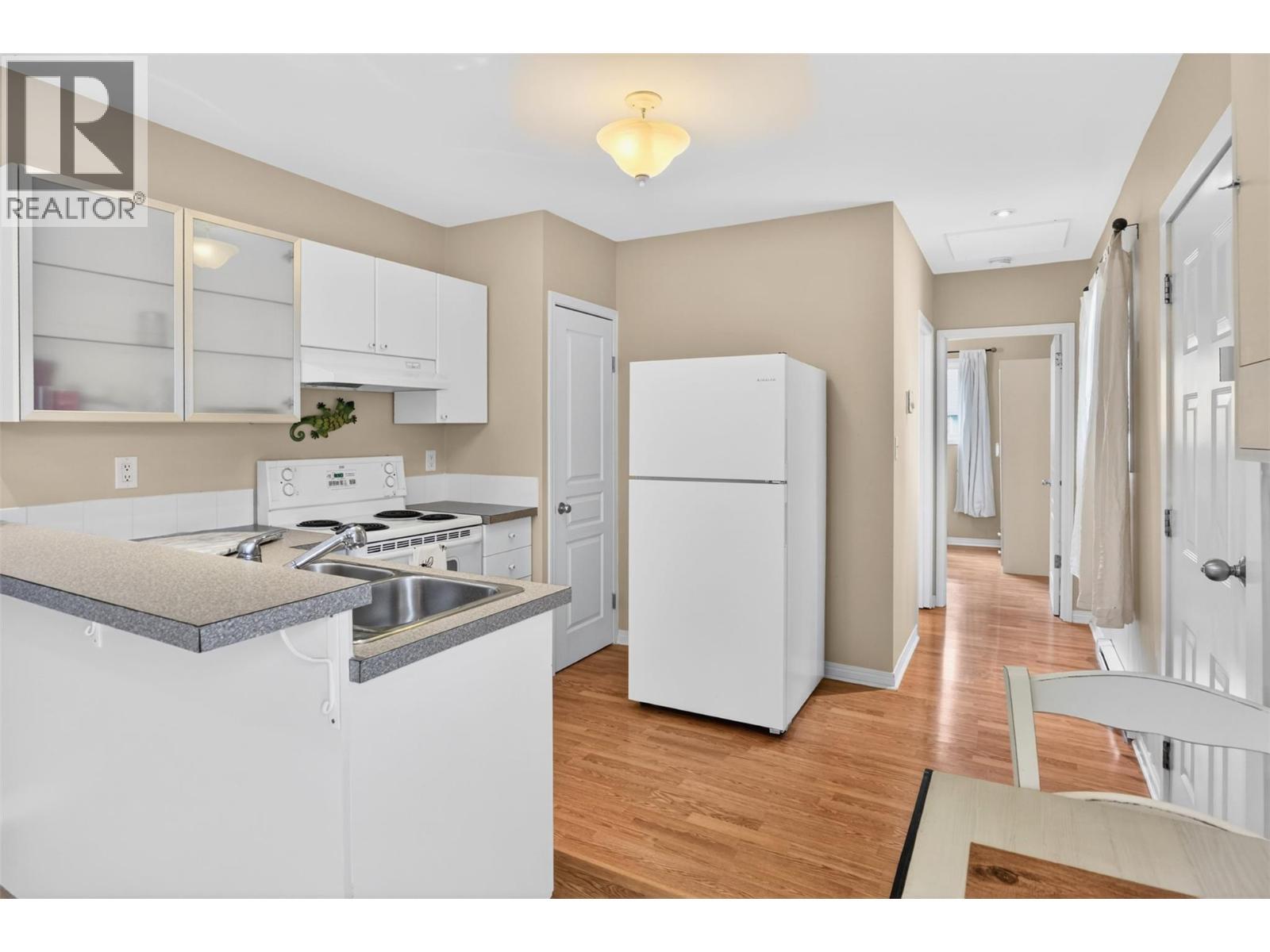 8110 & 8120 Busk Road, Balfour, BC - Indoor Photo Showing Kitchen