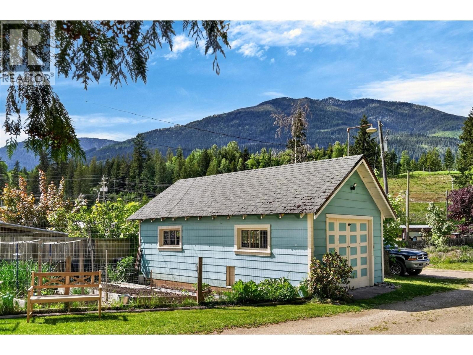8110 & 8120 Busk Road, Balfour, BC - Outdoor With View