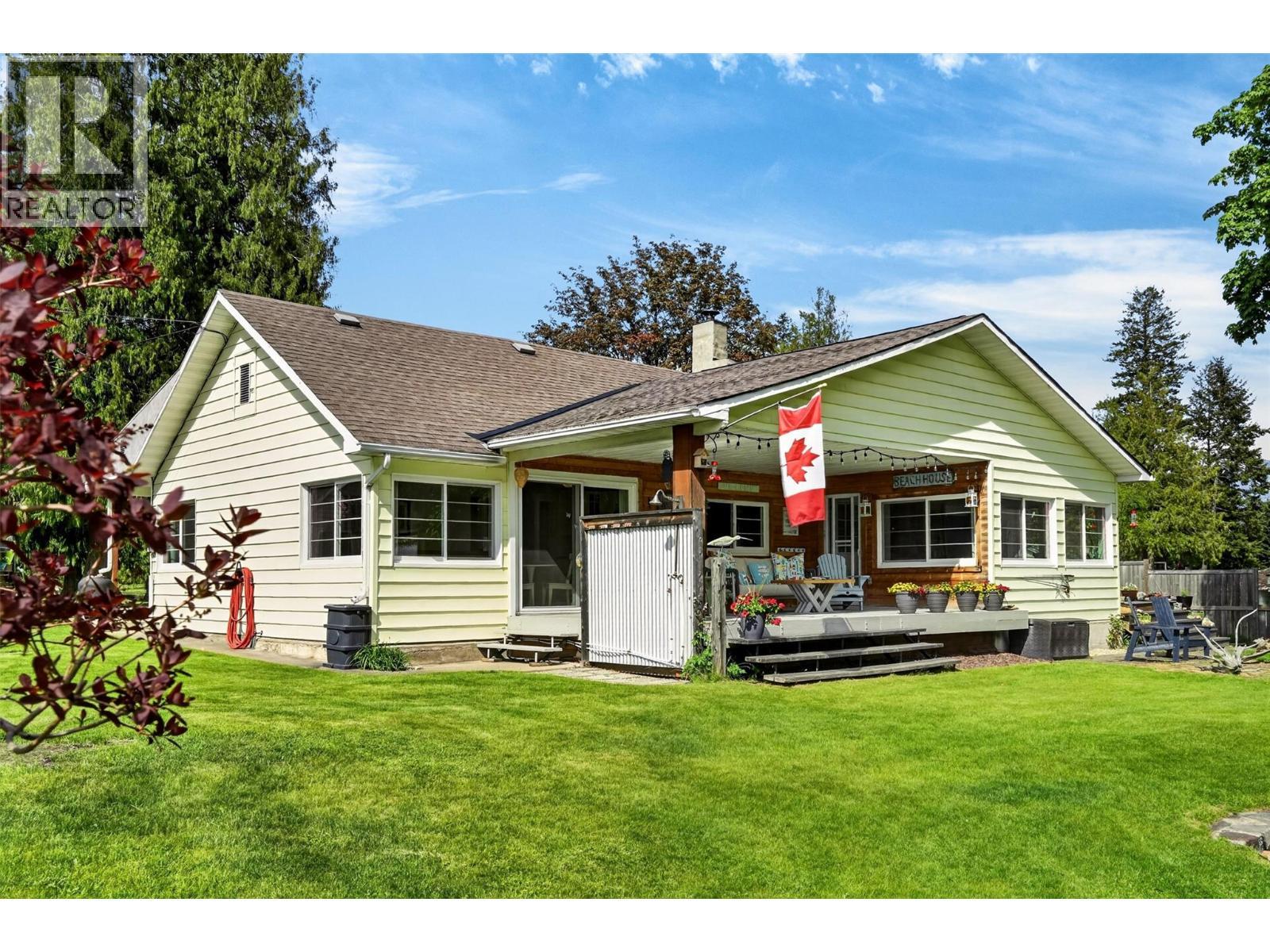 8110 & 8120 Busk Road, Balfour, BC - Outdoor